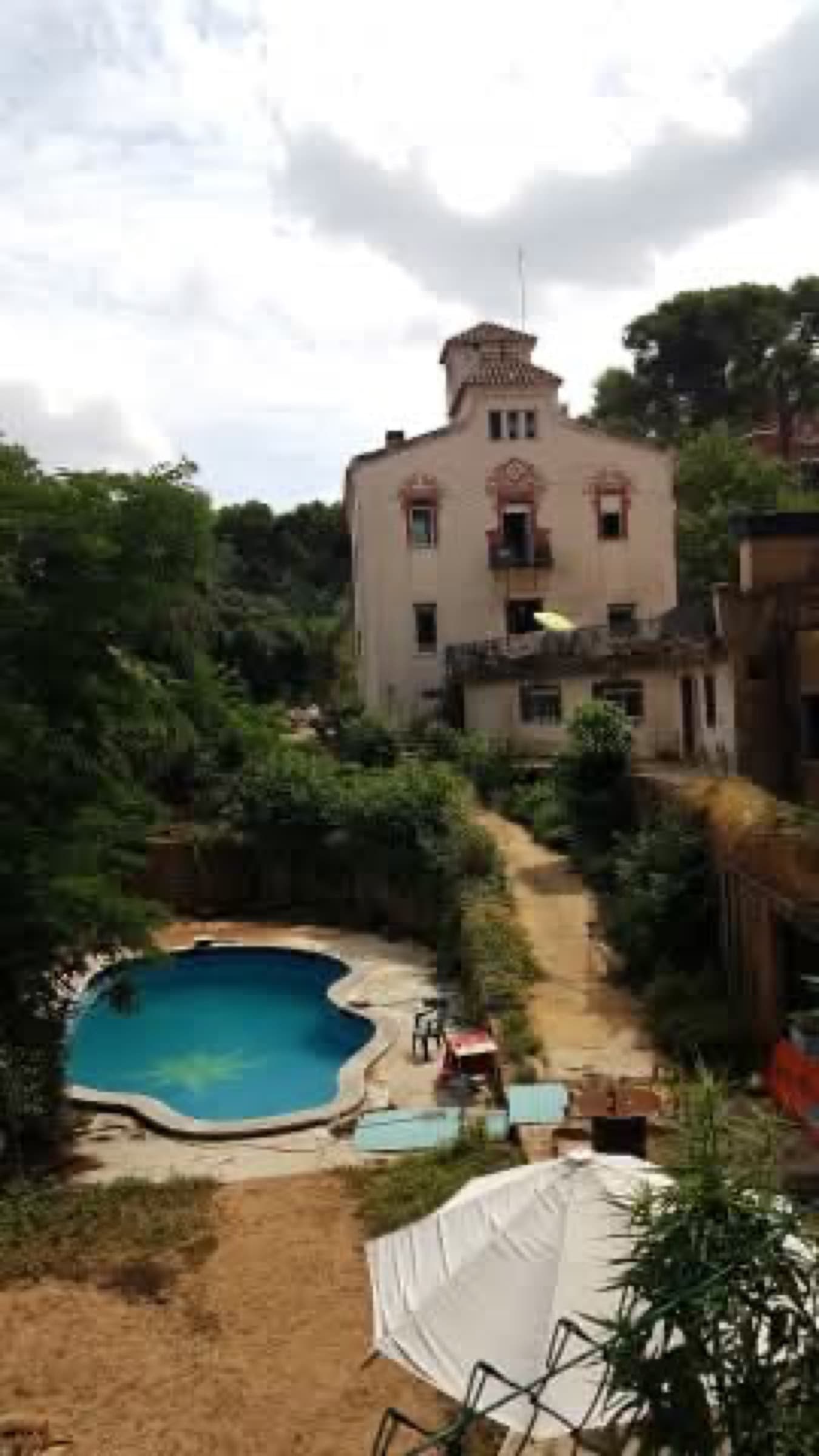 Willa Casa Rosa z basenem w ogrodzie.