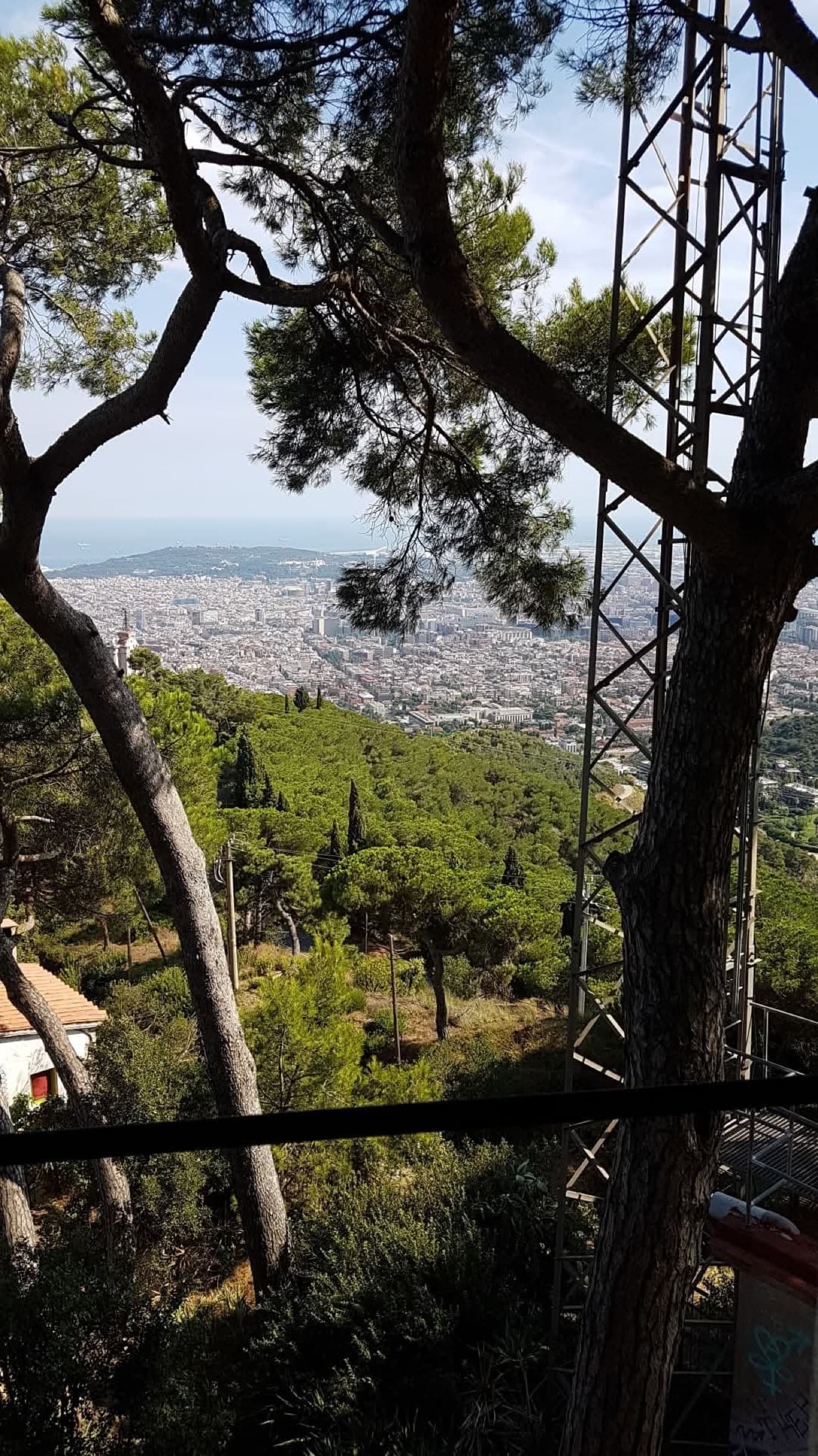 Barcelona i Morze Śródziemne z wieży El Experimental.