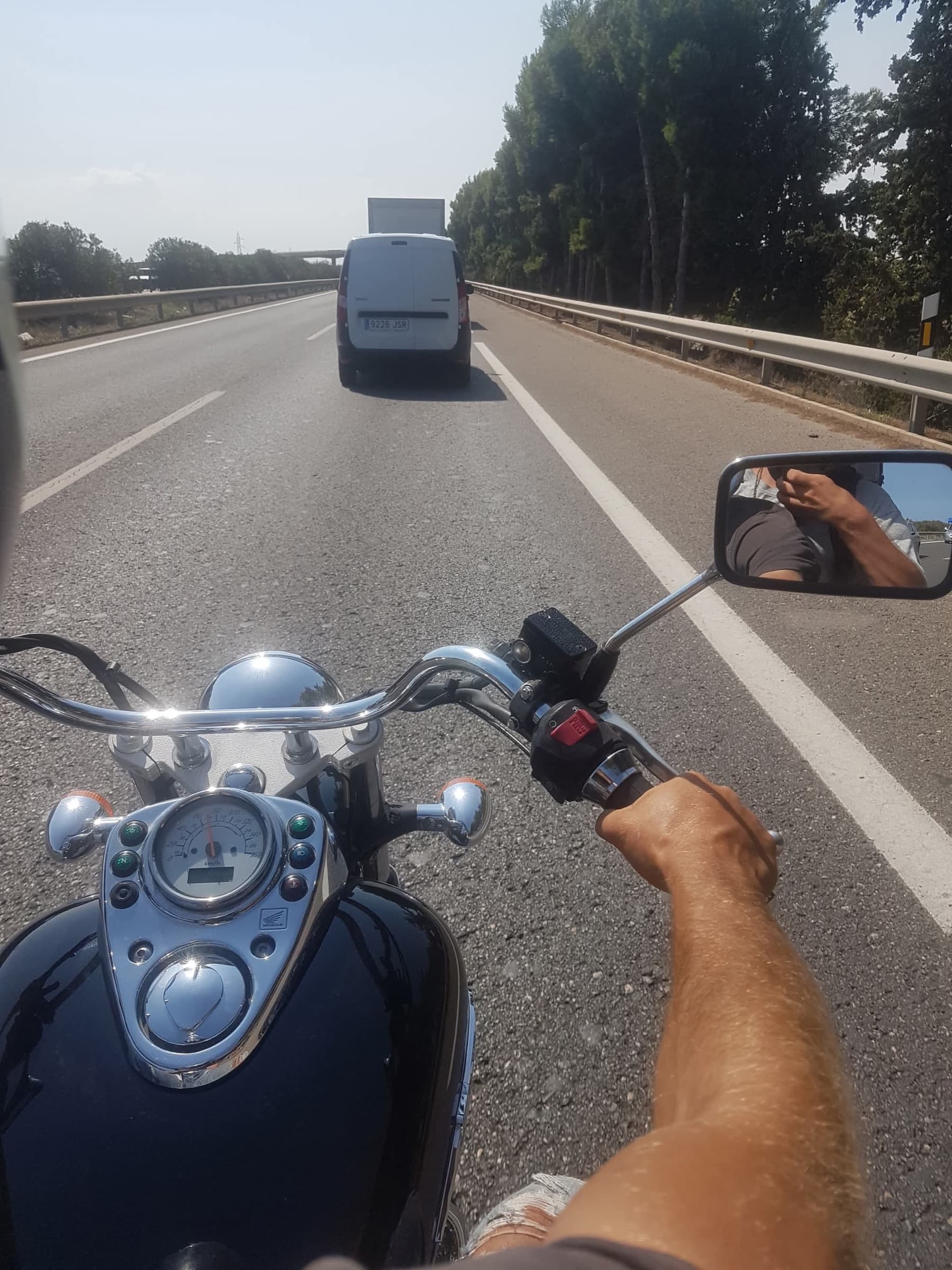 Jazda autostradą na Honzie, w stronę Malagi.